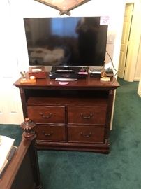Console and flat screen Samsung tv