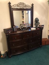 Nice dresser with mirror (matches bed and night stand)