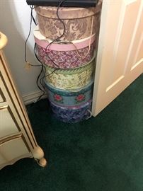 Lots of very nice hats and hat boxes