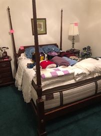 4 poster mahogany Rice bed with very nice mattress (Queen size)