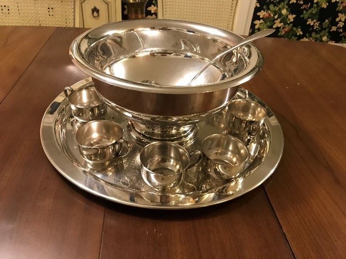 Oneida silver plate punch set- bowl, ladle, 8 cups, large tray