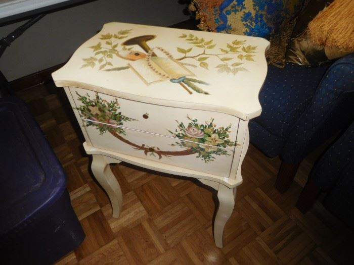 Painted cabinet with lifting top