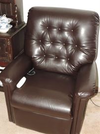 IN "LIKE-NEW " Condition PRIDE lift chair