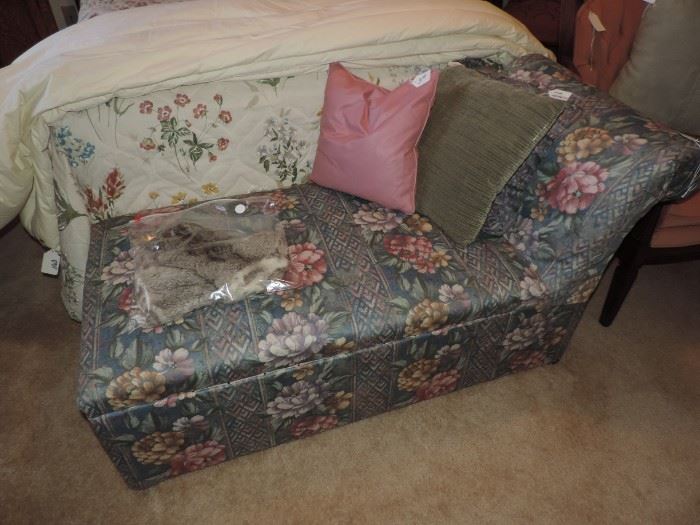 this small chaise has a HIDDEN compartment ...VERY NICE! 