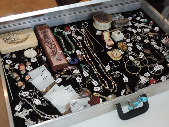 JEWELRY CASE - please one customer at a time...
