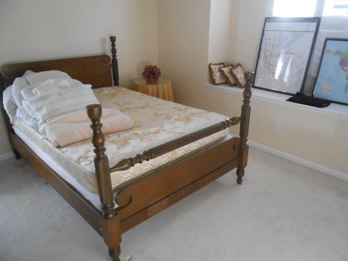 4-poster spindle bed