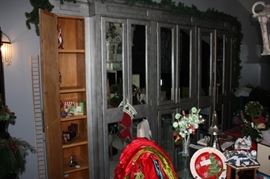 Mirrored wall cabinet