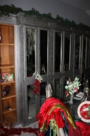  Mirrored wall cabinet