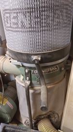 General International dust collector with hose