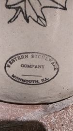 Western Monmouth Stoneware Co 5 Gallon Crock (Lid is cracked)