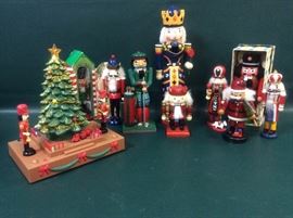 MD326F Eluceo in Motion Holiday Display, Nutcrackers