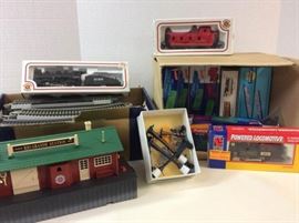 MD918E Train Engines, Cars, and Parts