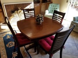 Like new small breakfast table and 4 chairs