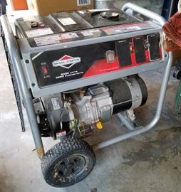 Large Briggs and Stratton  generator-like new!