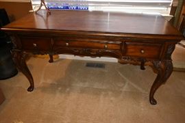 BEAUTIFUL EXECUTIVE DESK
