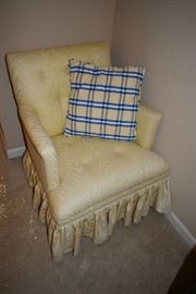UPHOLSTERED CHAIR