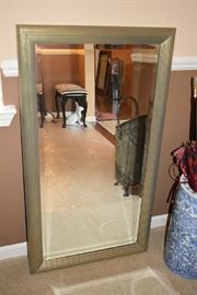 DECORATIVE WALL MIRROR