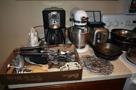 SMALL KITCHEN APPLIANCES, UTENSILS