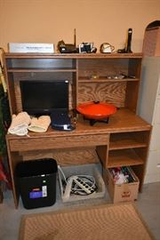 DESK, SMALL FLATSCREEN