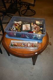 ACCENT TABLE, ORNAMENTS