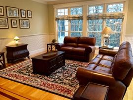 FANTASTIC Leather furniture set - 3-seater and 2-seater -- both electric! Plush, luxury leather. 