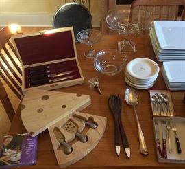 Set of 4 KAI DM-0711 Japanese steak knives, cheese knives in wood box, assorted serving pieces