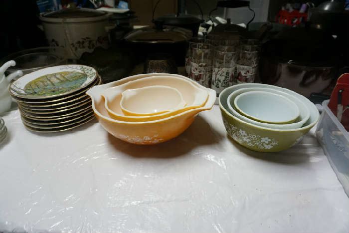 Pyrex bowls