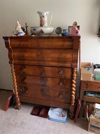 MID 19TH C   AMERICN BACHELOR CHEST CIRCA 1830/40 EXCELENT CONDITION 5 DRAWER. OVER 5' HIGHT 