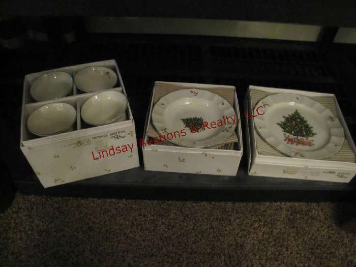  Studio Nova Holiday Season 4 pc set: plates, bowls, cups, saucers