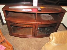 Wood TV stand w/ 2 glass doors 50x19x30
