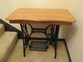 Singer sewing machine base w/ removable top 34x17.5
