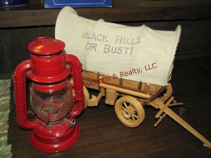 Small lantern & covered wagon