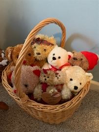  Basket of stuffed animal bears 