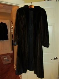 CLASSIC FULL LENGTH MINK!  NEVER GOES OUT OF STYLE!