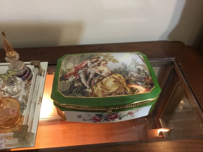 Vanity porcelain box