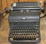 Vintage Royal typewriter w/glass keys