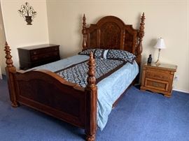 Traditional style bed