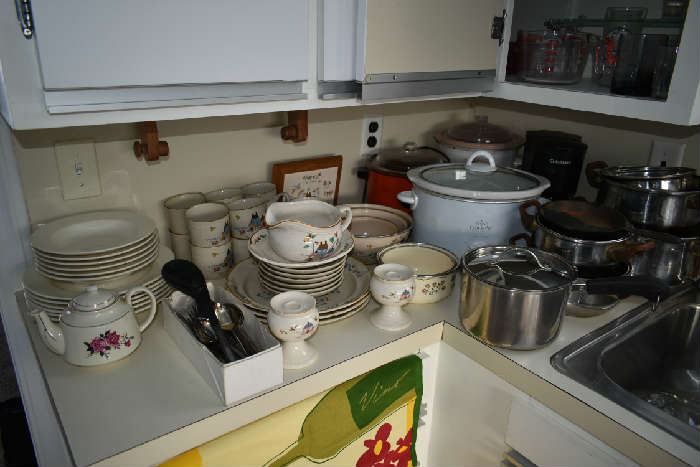 DISHWARE/SMALL APPLIANCES/COOKWARE