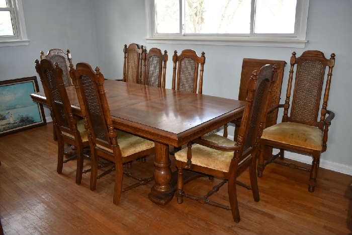 DINING SET W/2 LEAFS & 8 CHAIRS
