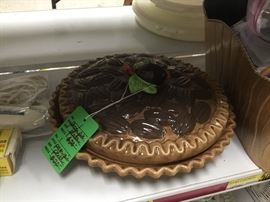 Pecan pie plate with cover