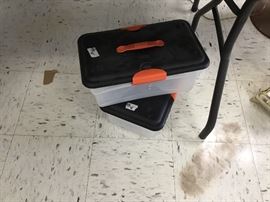 Plastic boxes with lids