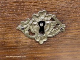 ANTIQUE Oak 4 Drawer Chest
Located Inside – Auction Estimate $300-$600