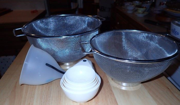 STRAINERS / MEASURING CUPS / FUNNEL 