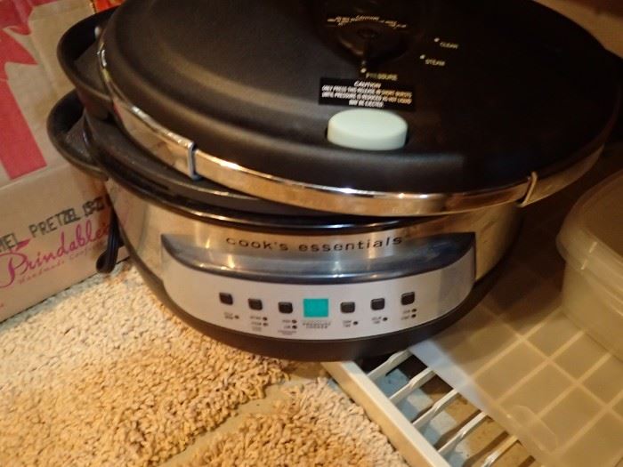 COOKS ESSENTIALS CROCK POT