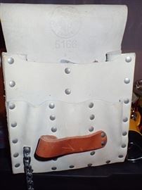 LEATHER TOOL HOLDER 