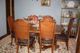 Ethan Allen dining table with 2 leaves, 6 chairs