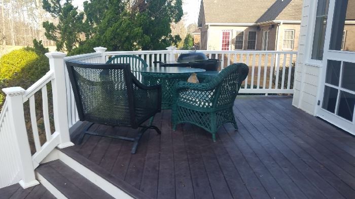 Wicker patio dining table and 4 chairs 