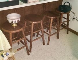 4 WOOD BAR STOOLS