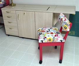 EXCELLENT BERNINA HORN SEWING/QUILTING MACHINE CABINET WITH ELECTRIC MACHINE LIFT. MORE INSIDE PHOTOS WILL POST AT BOTTOM OF PICTURE LIST.