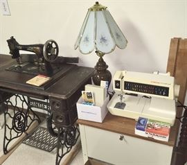 SINGER SEWING MACHINE